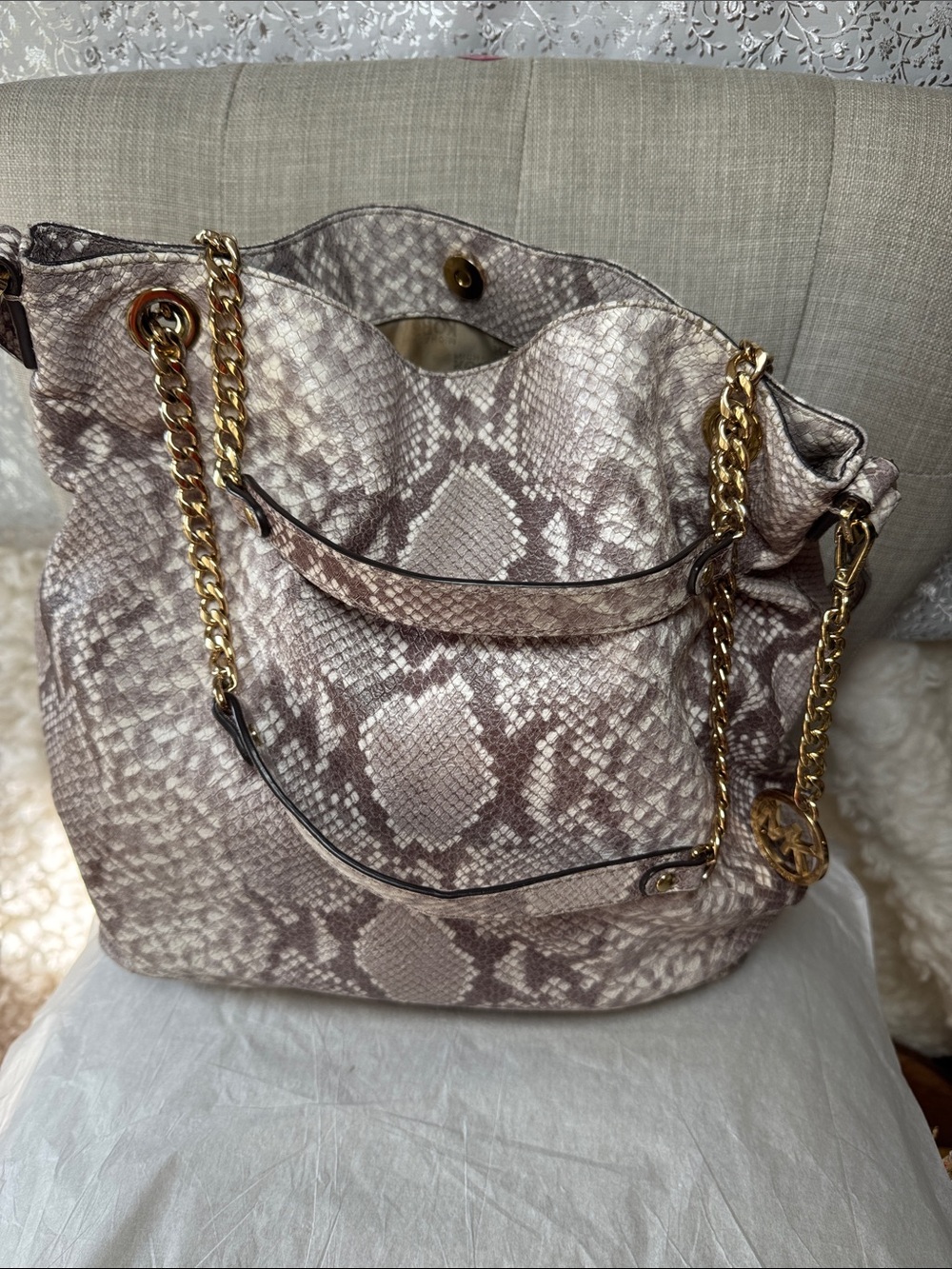 Michael Kors Beige Snake-Print Shoulder Tote with Matching Wallet - Picture 2 of 10